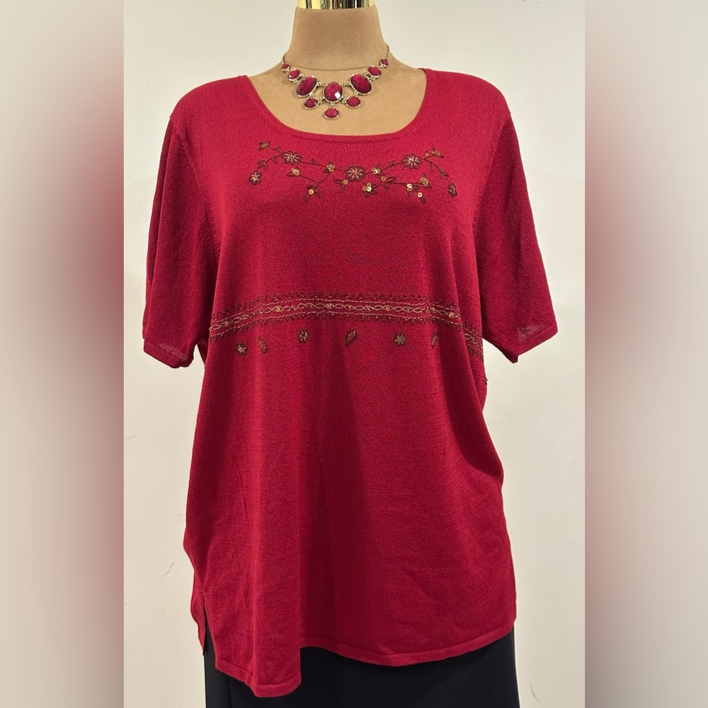 Avenue Red Flower Thread & Sequence Blouse Short Slevees Light Material Sz 3X.